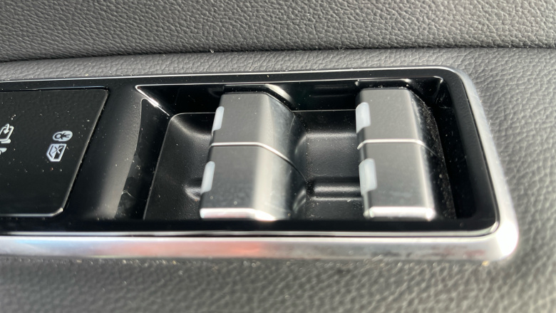 Jaguar F-Pace 3.0 D300 R-Dynamic SE Black 90th Anniv 5dr Auto Diesel Estate